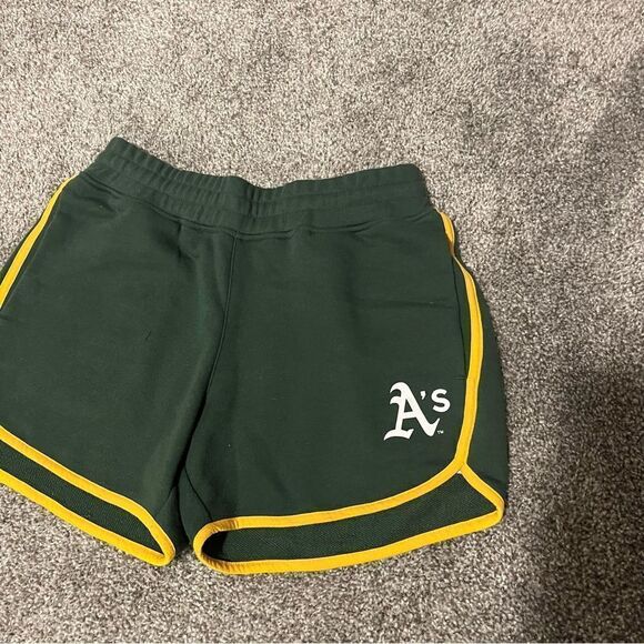 New Era, MLB, Oakland As Athletics fleece shorts - Picture 2 of 10